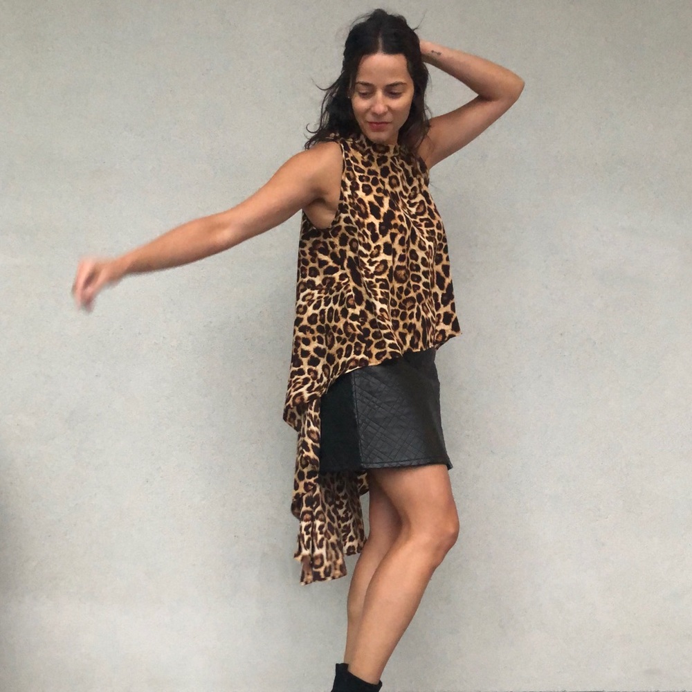 NWT! Animal Print hi-low top. Voila Apparel. M.